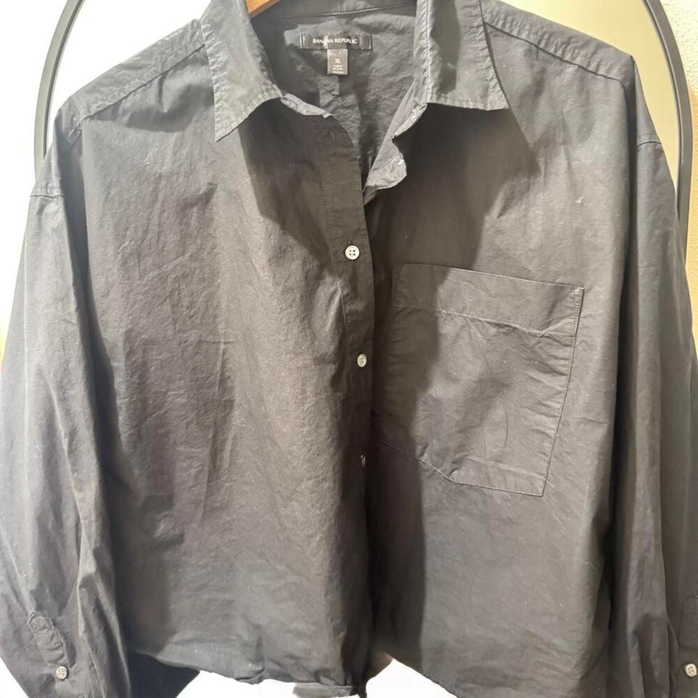 Banana Republic black cotton button-up shirt in XL.